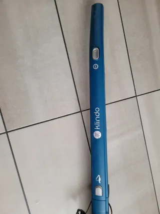 Aspiradora de mano azul