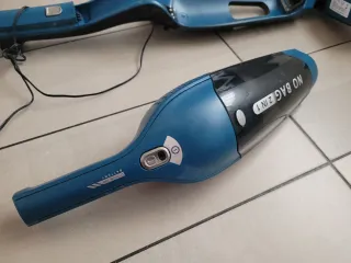 Aspiradora de mano azul