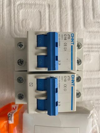 Marcos y enchufes Lexman