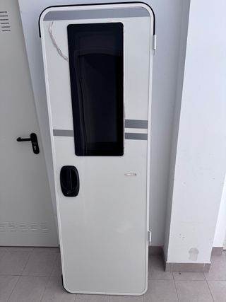 Puerta Autocaravana Roller Team / McLouis