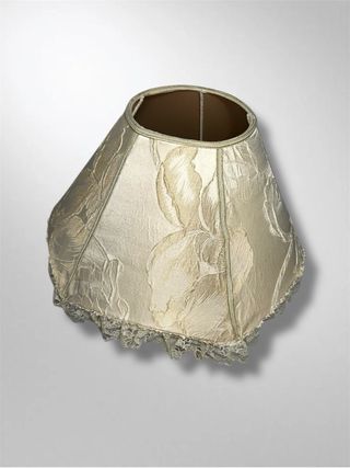 Lume in legno con paralume floreale