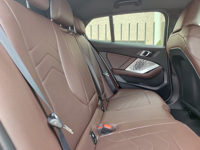 BMW Serie 118d Paquete M, 25000 kms, automatico !!