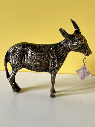 Statuetta asino in metallo con intarsi decorativi