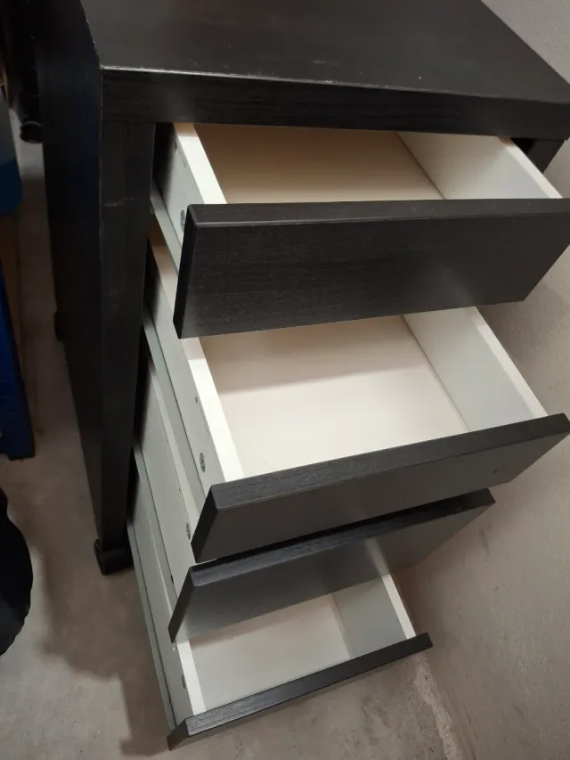 Cajonera MICKE IKEA negra con ruedas