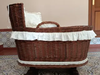 Moisés de mimbre para bebé