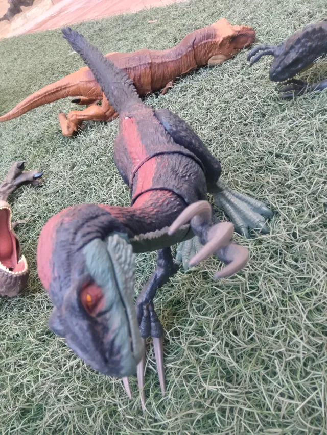 Dinosaurio Jurassic World Mediano