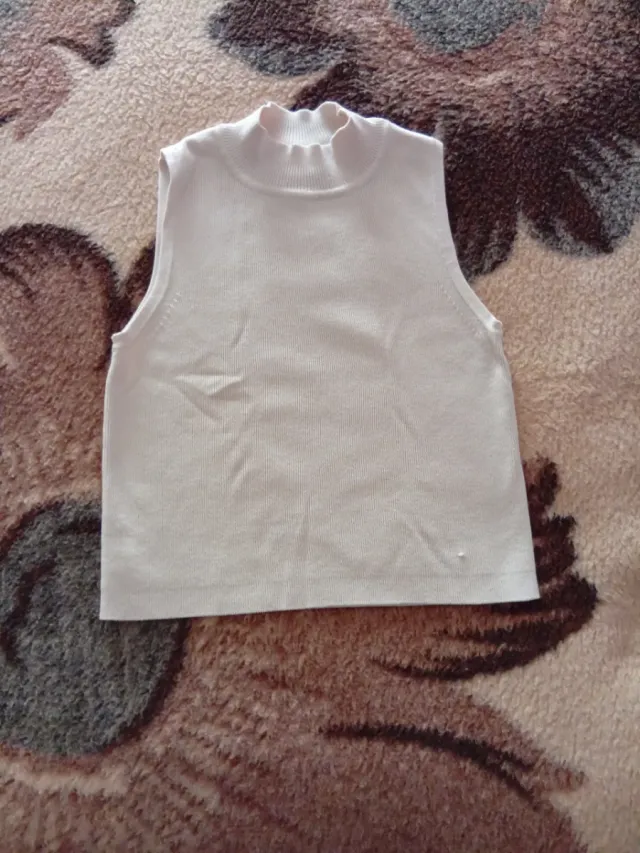 Camisa beige y negra