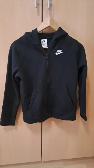 Chaqueta Nike Negra con Cremallera y Capucha