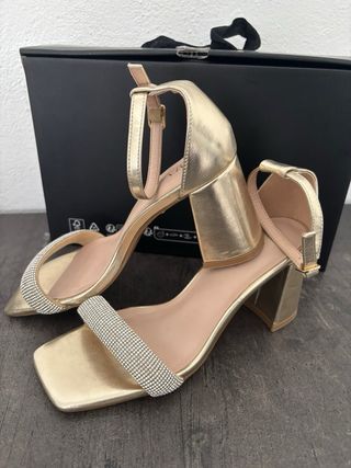 Scarpe con tacco medio, color oro e strass