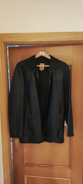 Chaqueta de cuero negra Talla 48