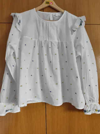 Blusa romántica bordada