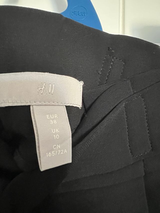 Falda H&M negra con cinturón