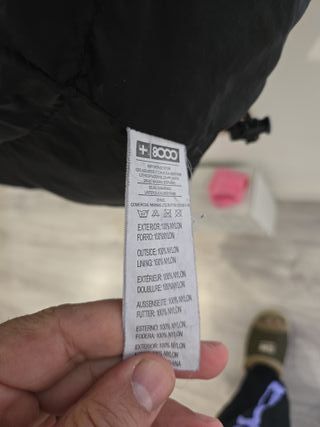 Parka Negra +8000 con Capucha y Pelo