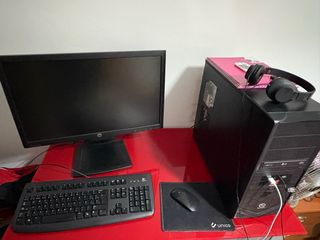 Ordenador completo negro y rojo