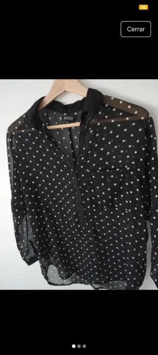Camisa negra semitransparente lunares blancos