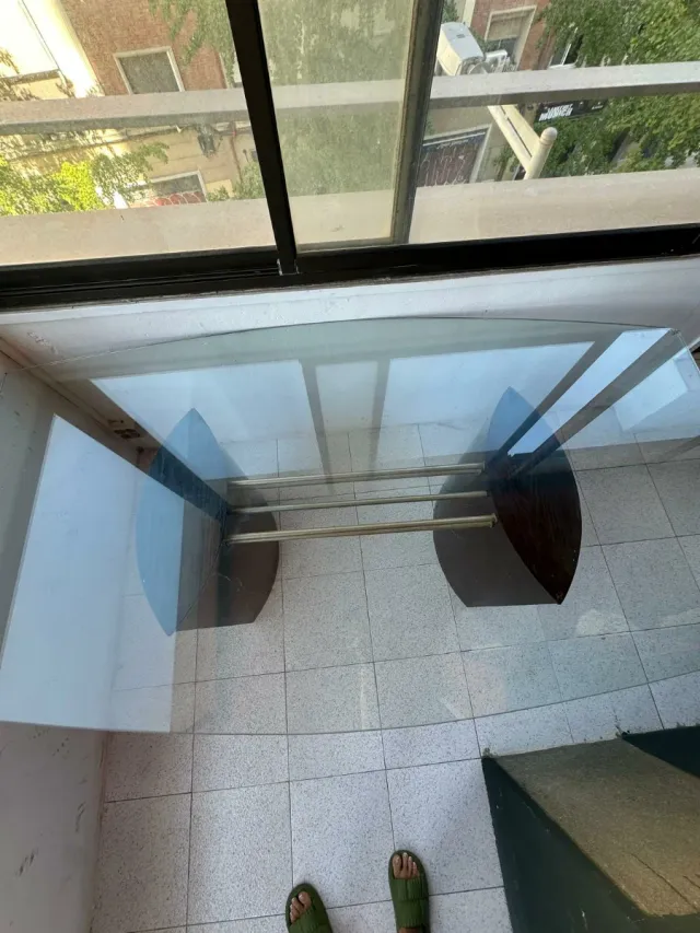 Mesa de cristal diseño moderno