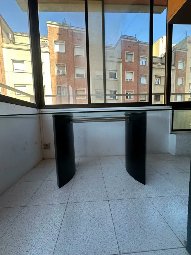 Mesa de cristal diseño moderno