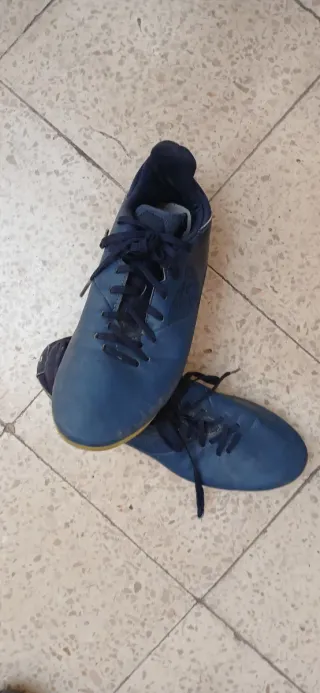 Zapatos de fútbol azules