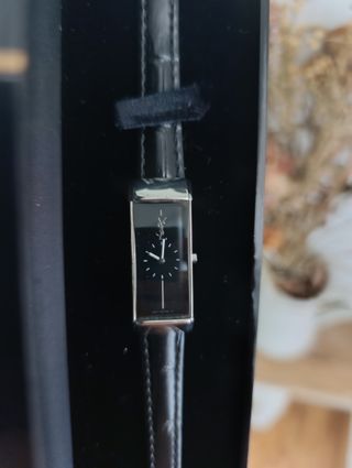 Reloj Yves Saint Laurent con caja