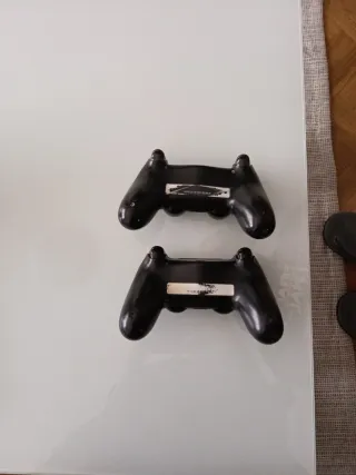 2 Mandos PS4 Negros + 4 Juegos