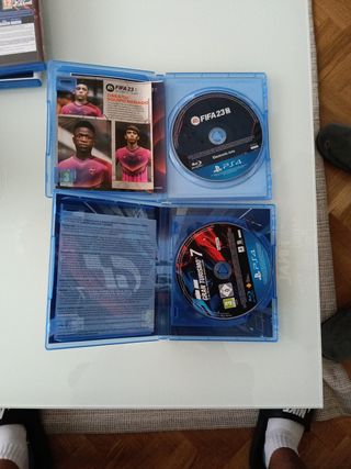 2 Mandos PS4 Negros + 4 Juegos