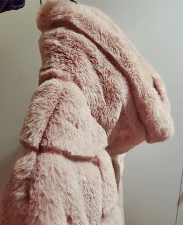 Chaquetón pelo sintético rosa