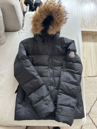 Abrigo Moncler Negro con Capucha de Pelo