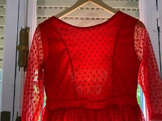 Vestido rojo de fiesta con lunares