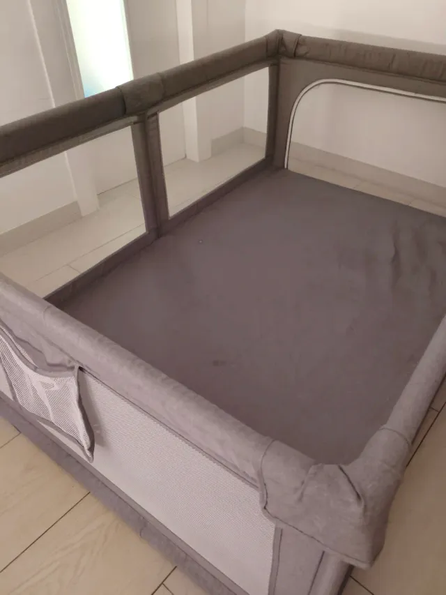 Parque infantil gris Montessori