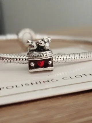 Charm Coche Rojo Mickey y Minnie de Disney