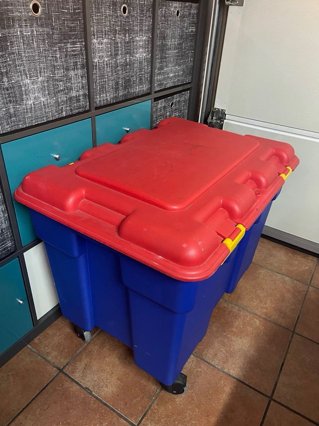 Baúl de almacenaje ligero azul y rojo juguetes