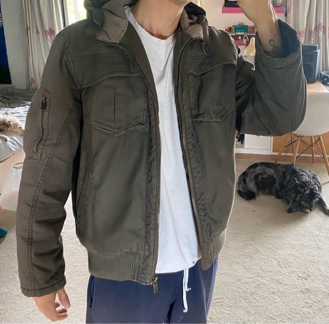 Abrigo de invierno verde oliva oscuro