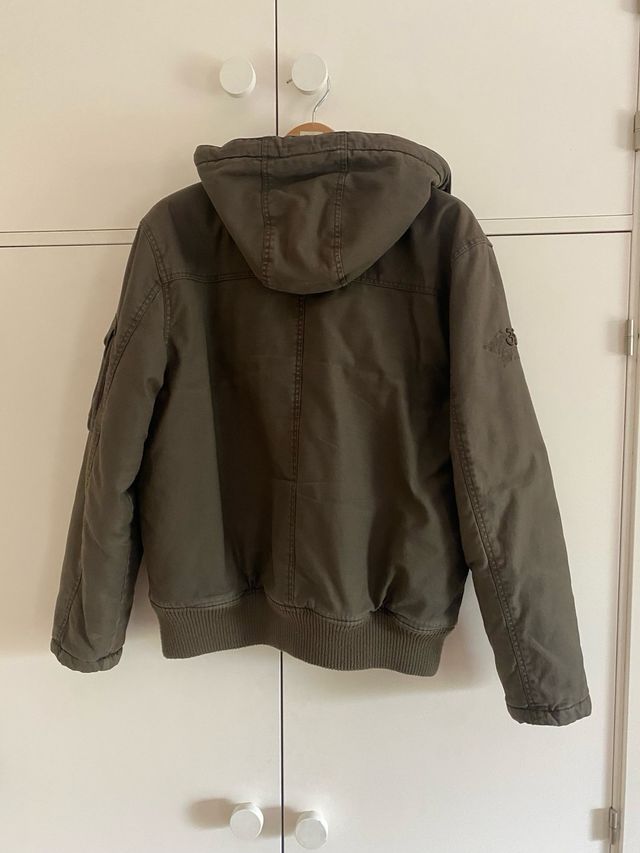 Abrigo de invierno verde oliva oscuro