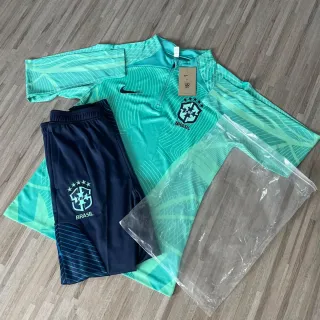 Conjunto Nike Brasil Camiseta y Pantalón