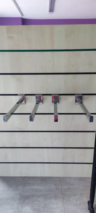 Enganches para estantería