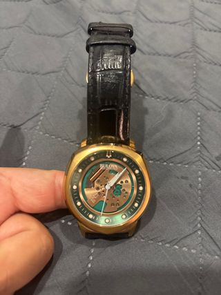 Reloj Bulova Oro y Verde