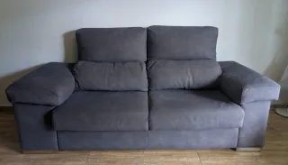 Sofá extensible 3 plazas con 2 pufs en gris tela
