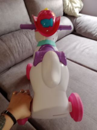 Caballo Andador Chicco Blanco y Morado