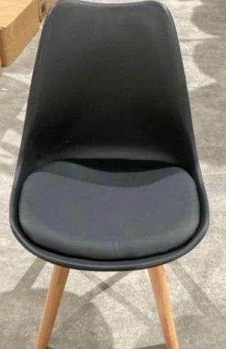 Silla negra asiento acolchado