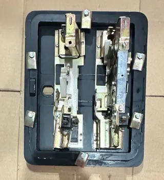 Puerta monederos recreativa antigua