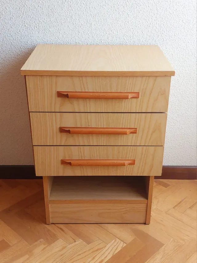 Mesilla de noche de madera