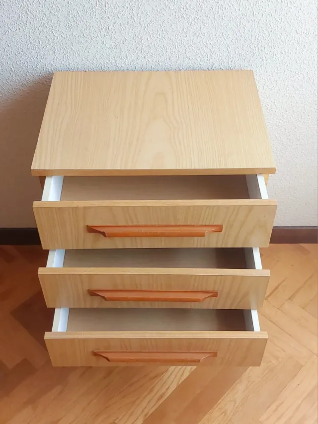 Mesilla de noche de madera