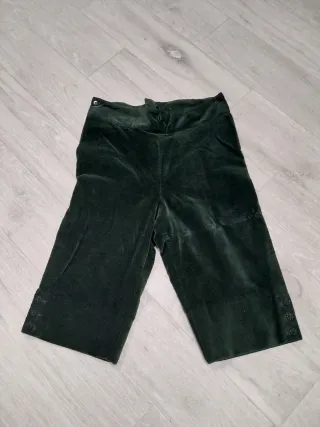 Pantalones indumentaria tradicional de terciopelo