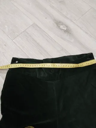 Pantalones indumentaria tradicional de terciopelo