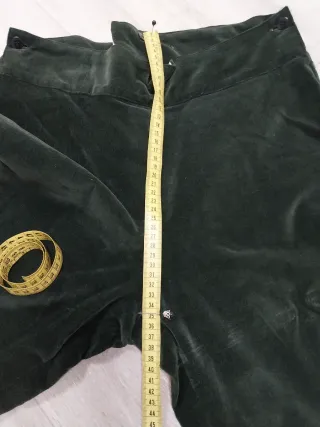 Pantalones indumentaria tradicional de terciopelo