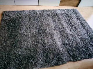 Tappeto a pelo lungo marrone e grigio