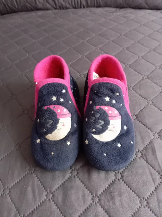 Zapatillas de estar por casa infantiles , talla 23