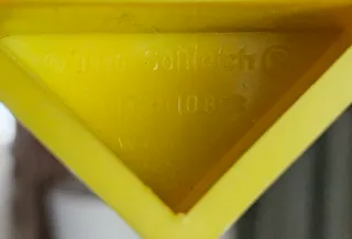 Puffo con regalo e fiori - anno 1980