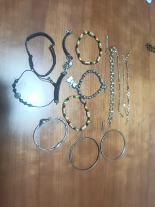 Lote de pulseras variadas