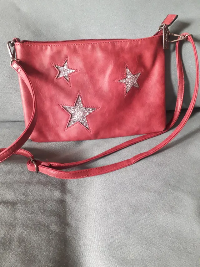 Bolso bandolera burdeos con estrellas plateadas